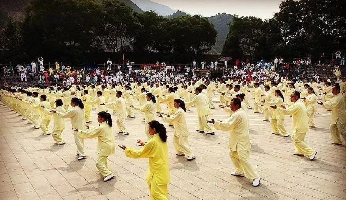 太极操可健身，太极拳可救命！